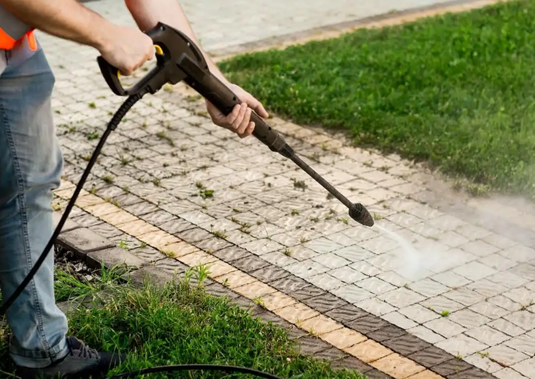 Driveway Pressure Washing Port Moody | Remove Oil & Moss
